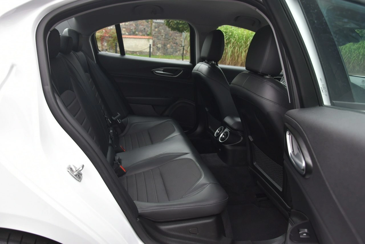 Alfa Romeo Giulia - Zdjęcie 12