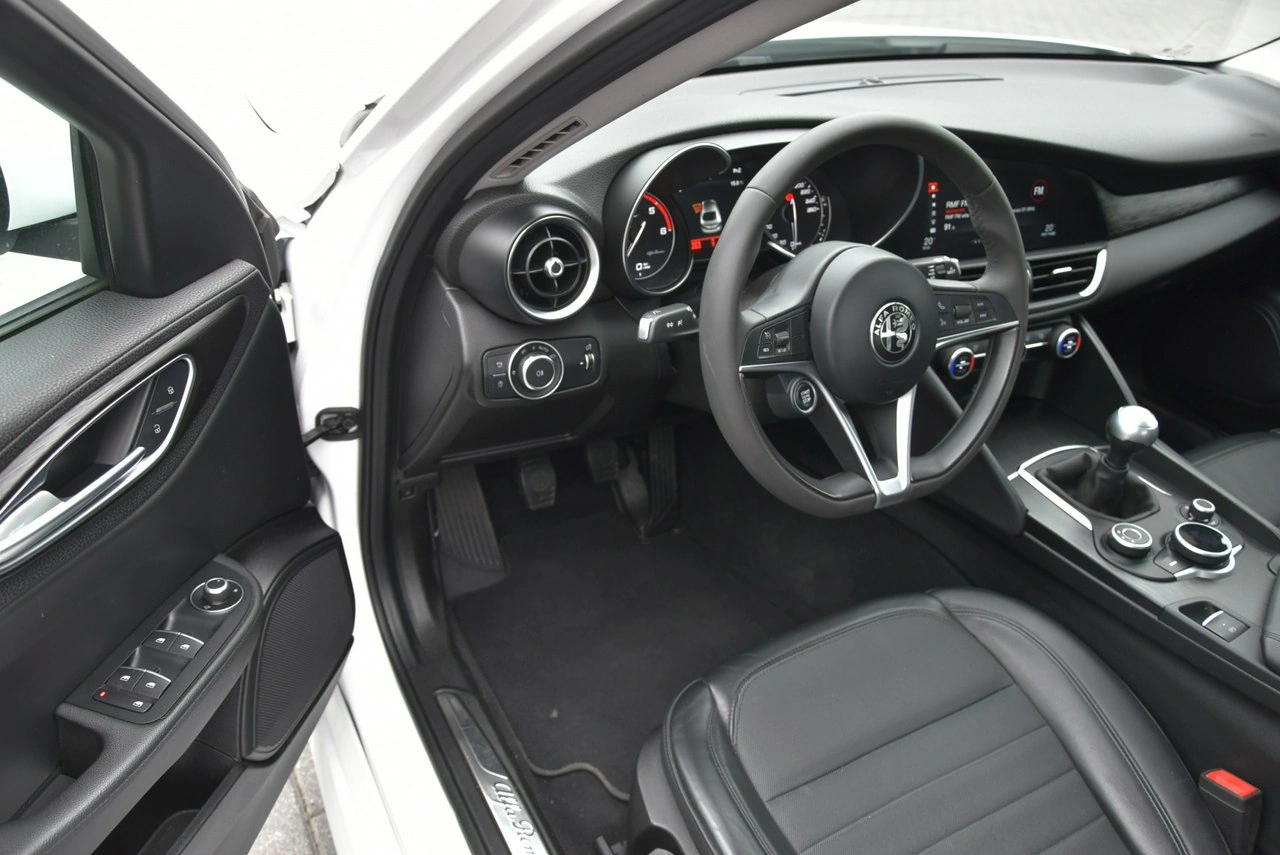 Alfa Romeo Giulia - Zdjęcie 14