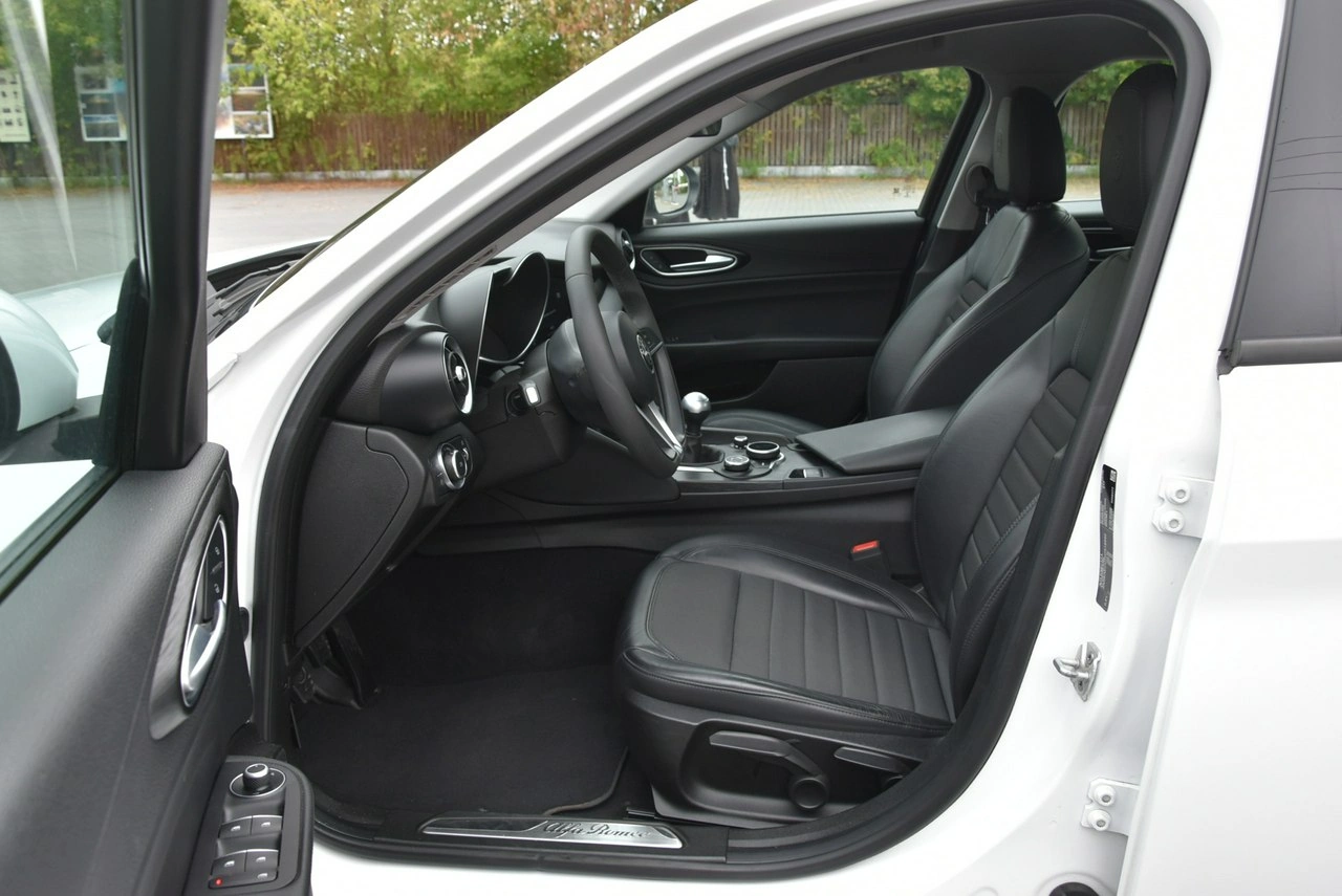 Alfa Romeo Giulia - Zdjęcie 15