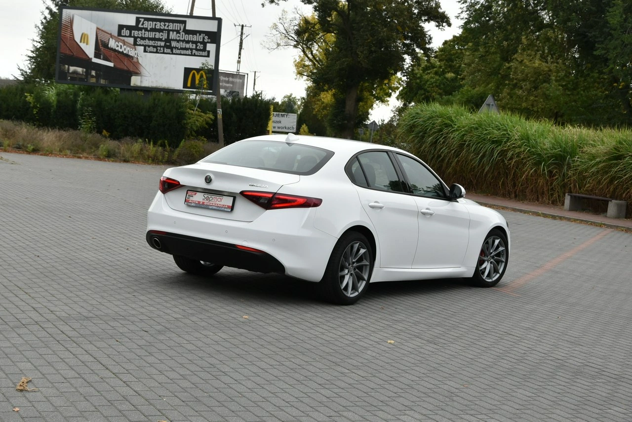 Alfa Romeo Giulia - Zdjęcie 22