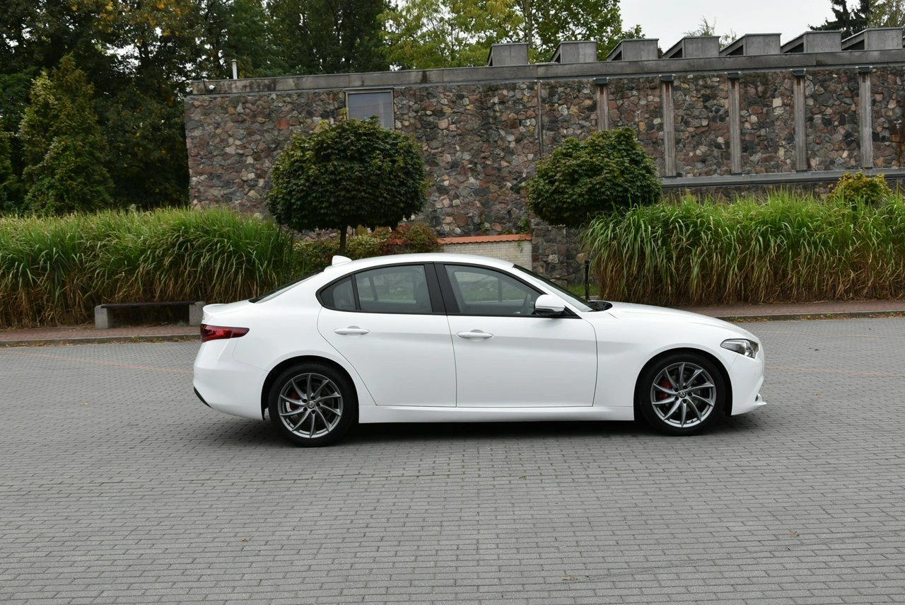 Alfa Romeo Giulia - Zdjęcie 23