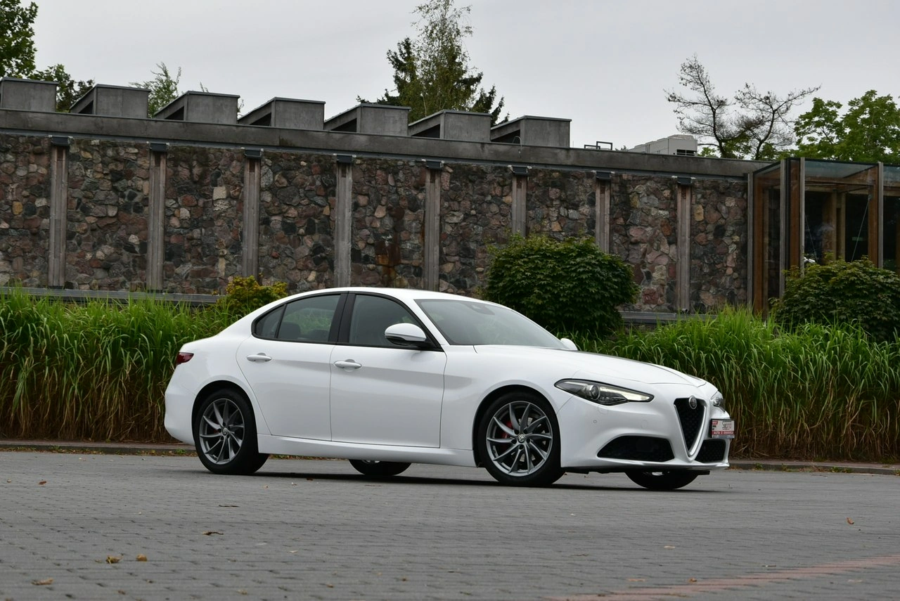 Alfa Romeo Giulia - Zdjęcie 24