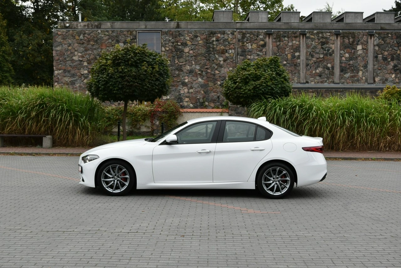 Alfa Romeo Giulia - Zdjęcie 2