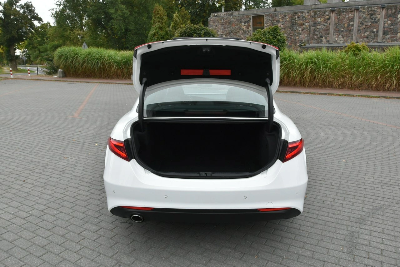 Alfa Romeo Giulia - Zdjęcie 36