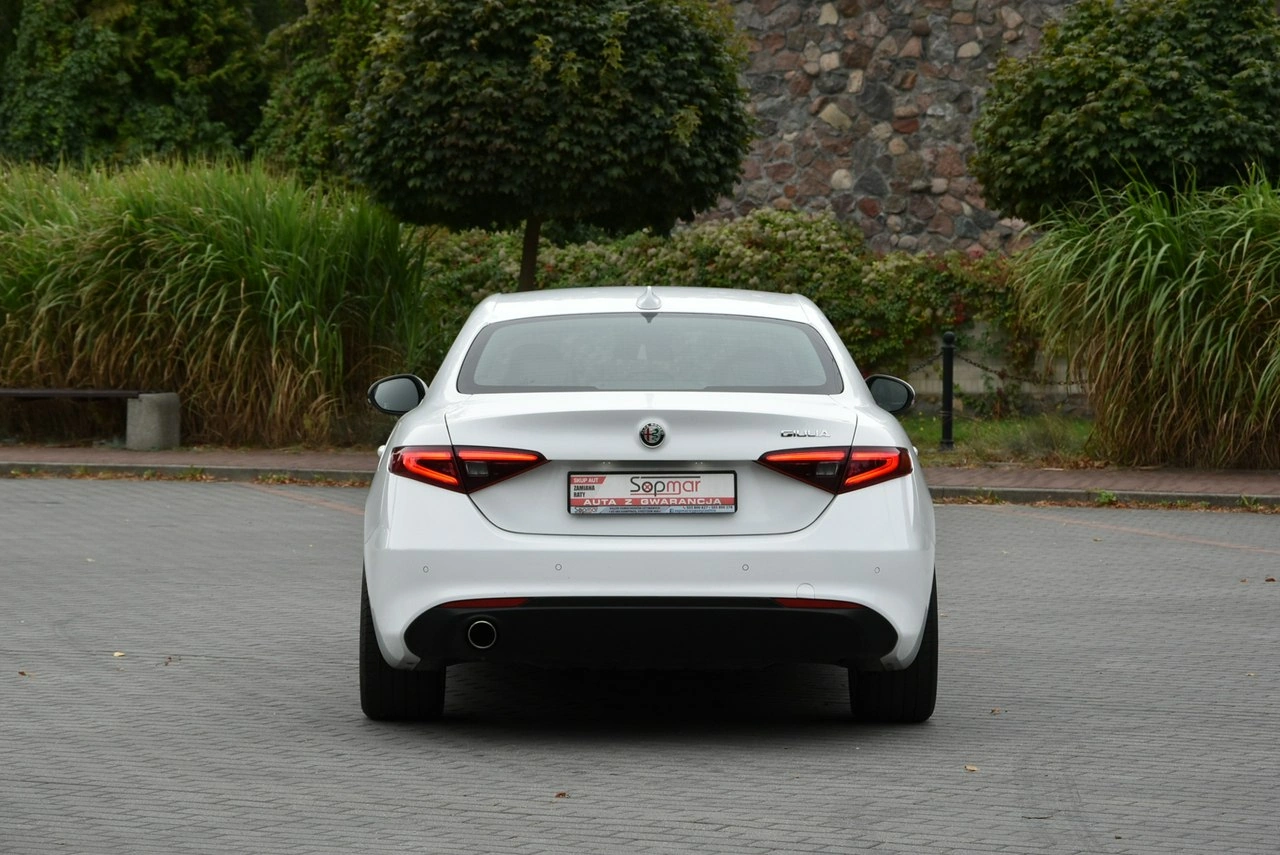 Alfa Romeo Giulia - Zdjęcie 4