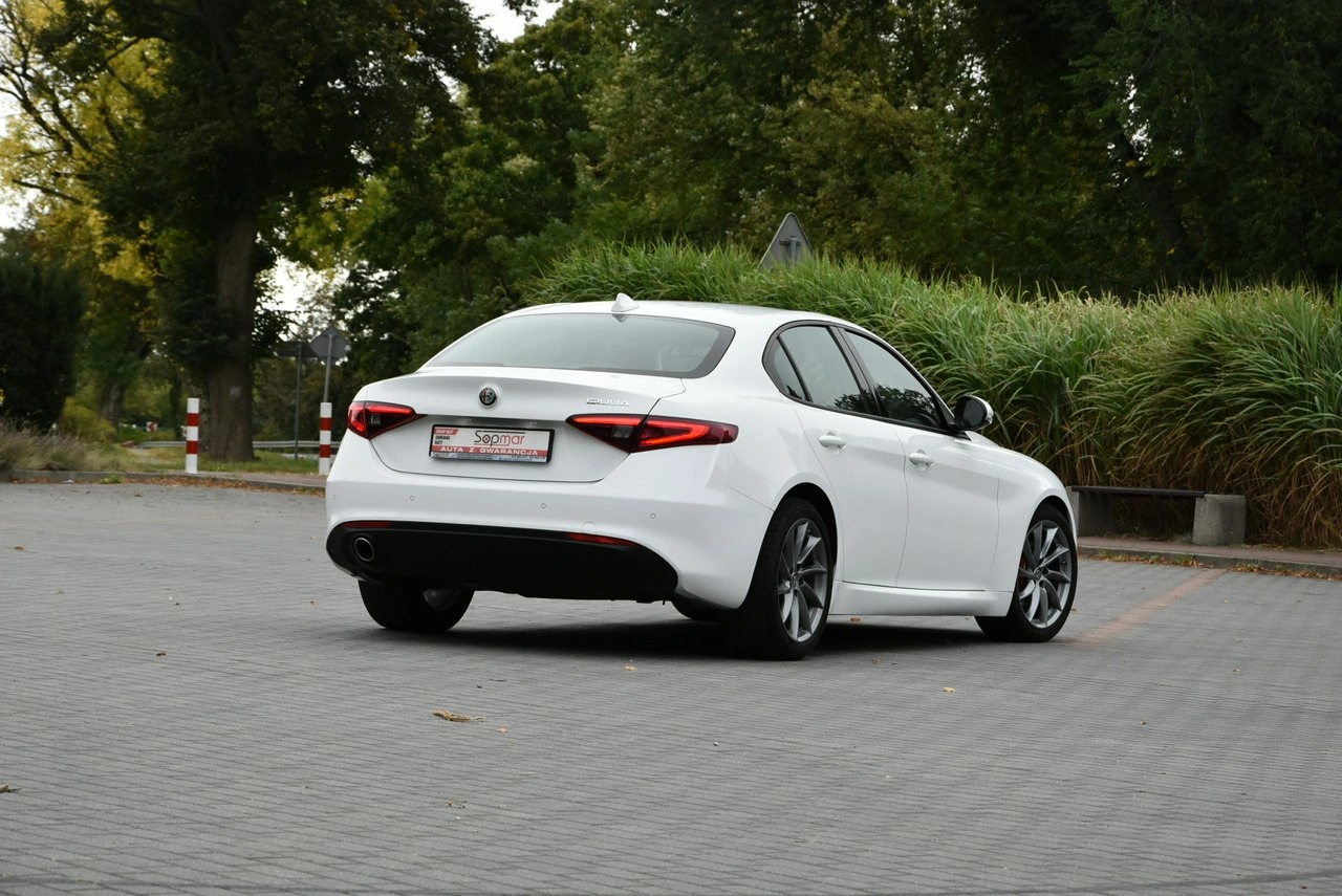 Alfa Romeo Giulia - Zdjęcie 5