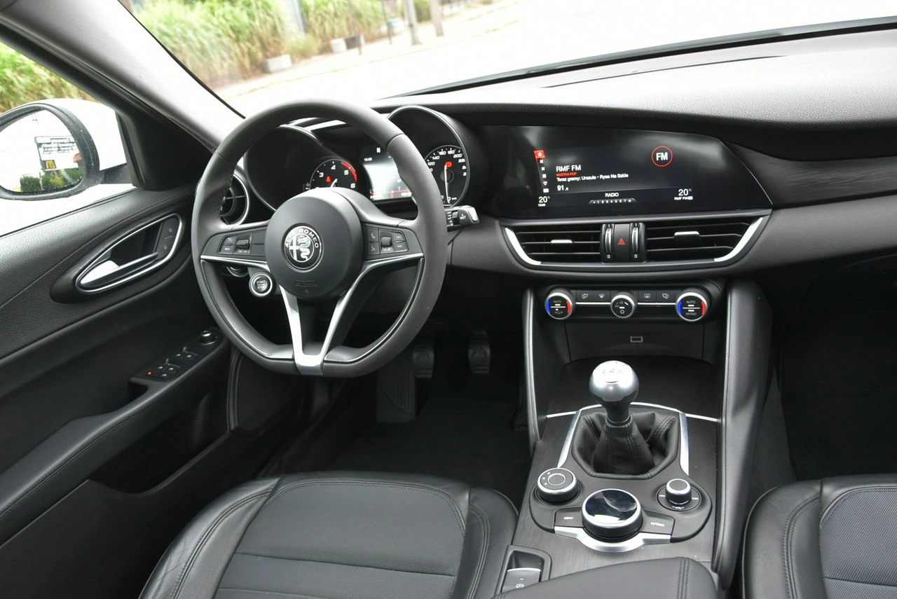 Alfa Romeo Giulia - Zdjęcie 8