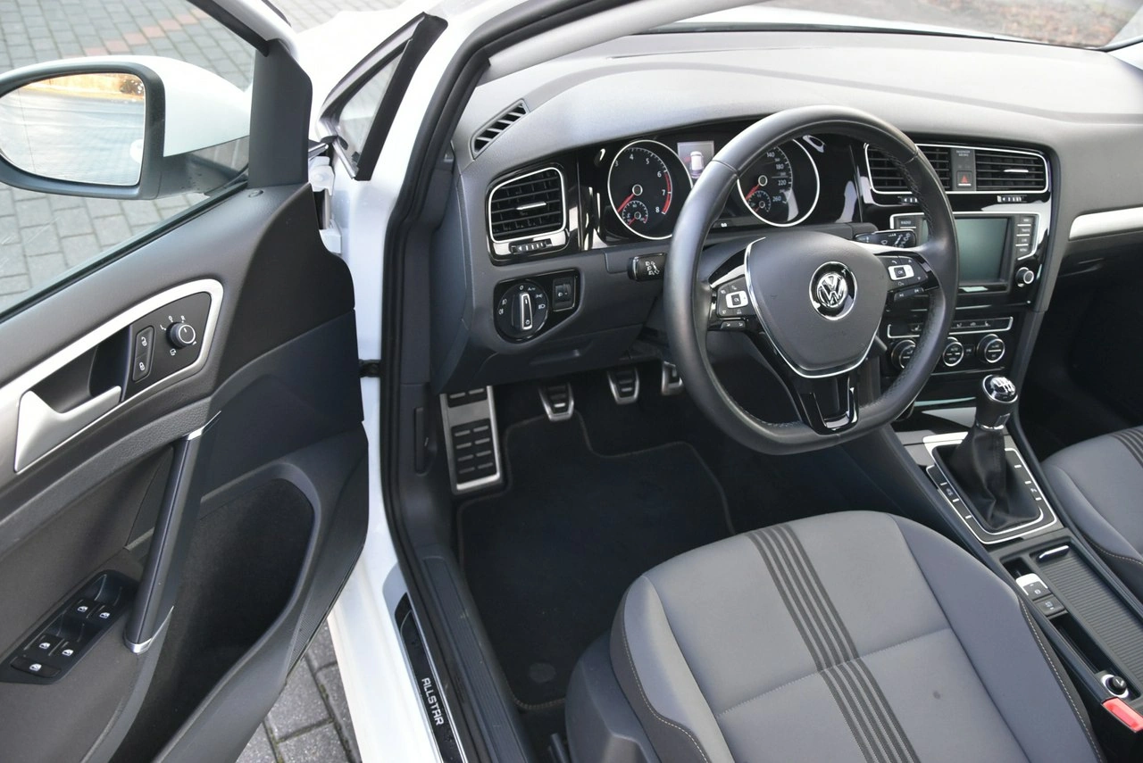 Volkswagen Golf - Zdjęcie 14