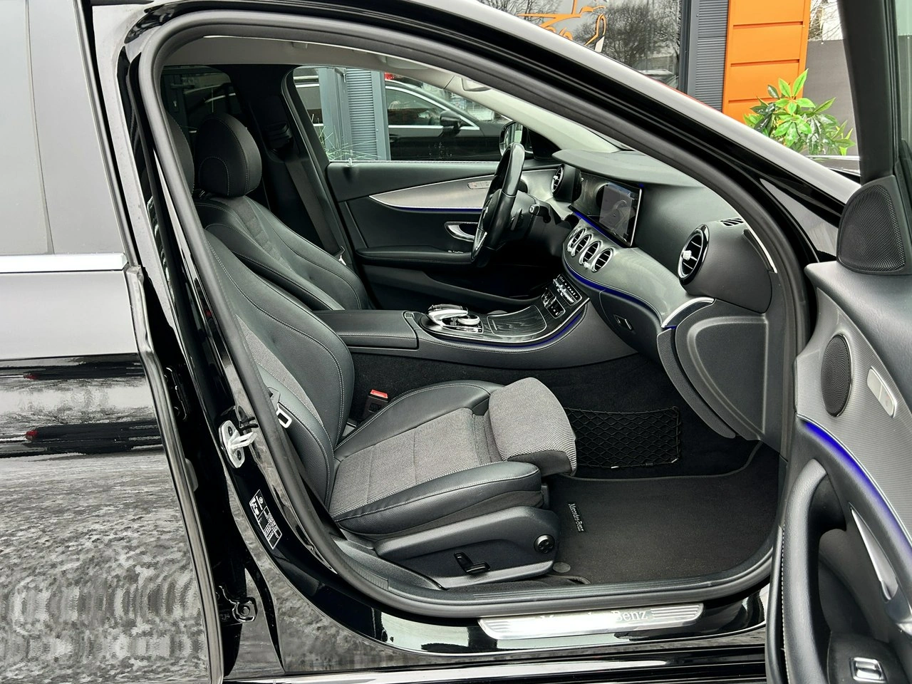 Mercedes E 200 - Zdjęcie 22