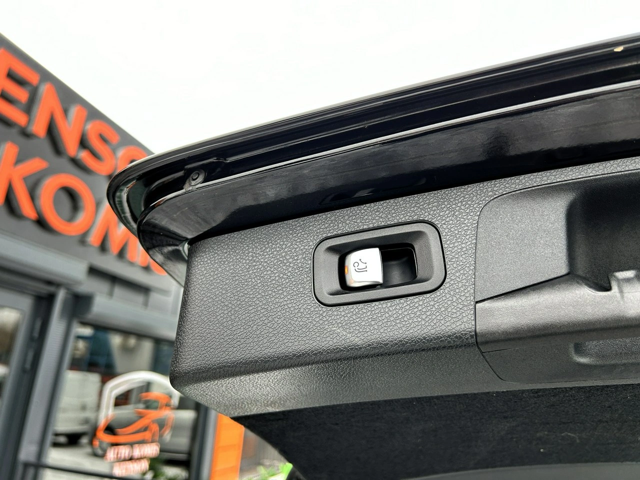 Mercedes E 200 - Zdjęcie 33