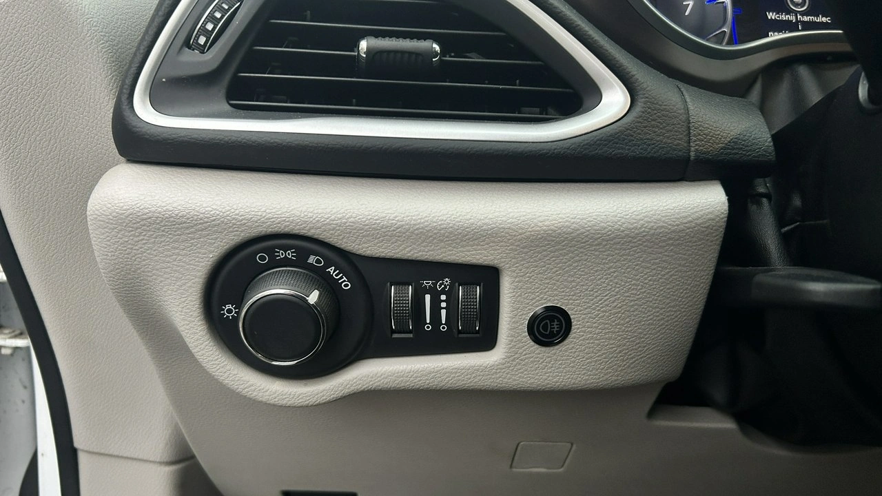 Chrysler Pacifica - Zdjęcie 19