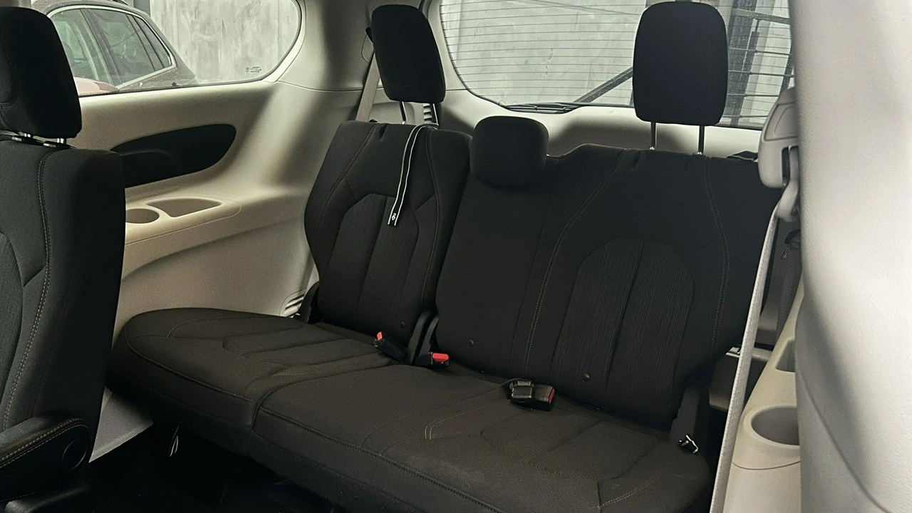 Chrysler Pacifica - Zdjęcie 8