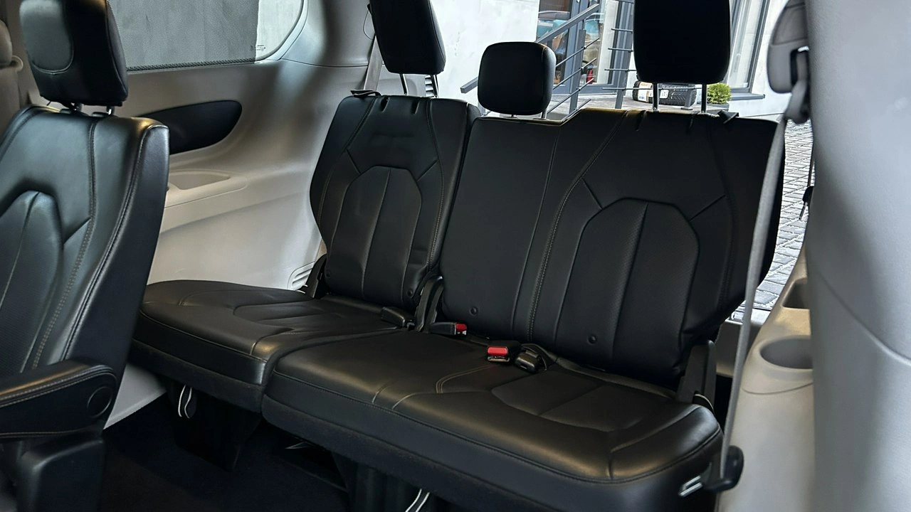 Chrysler Pacifica - Zdjęcie 9