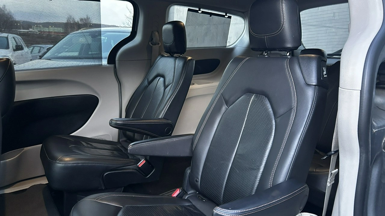 Chrysler Pacifica - Zdjęcie 18