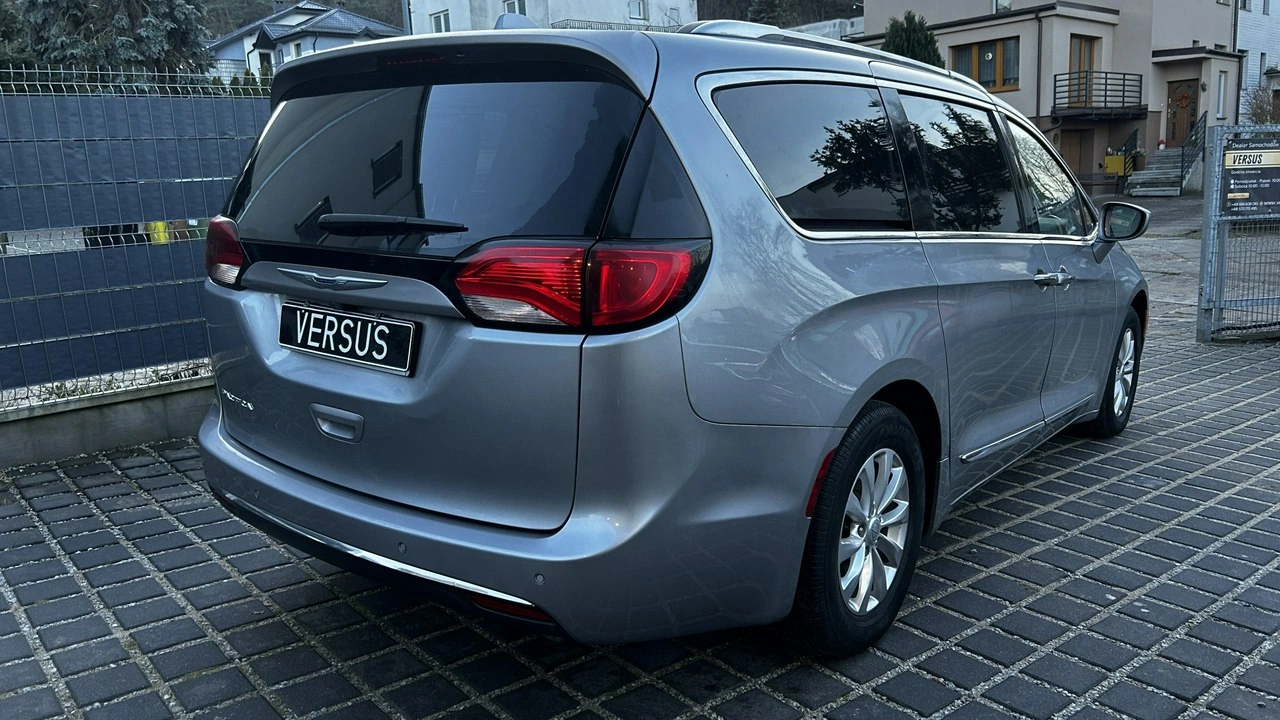 Chrysler Pacifica - Zdjęcie 3