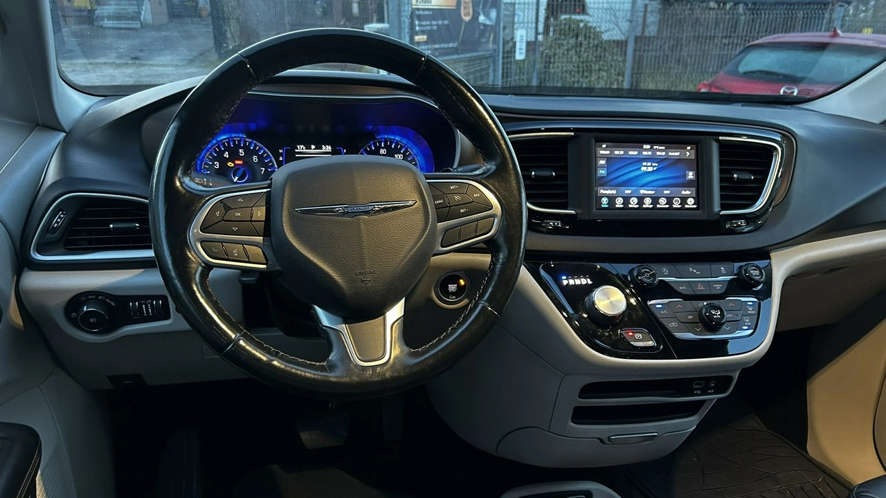 Chrysler Pacifica - Zdjęcie 8