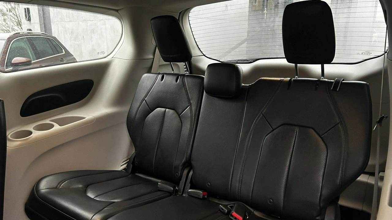 Chrysler Pacifica - Zdjęcie 16