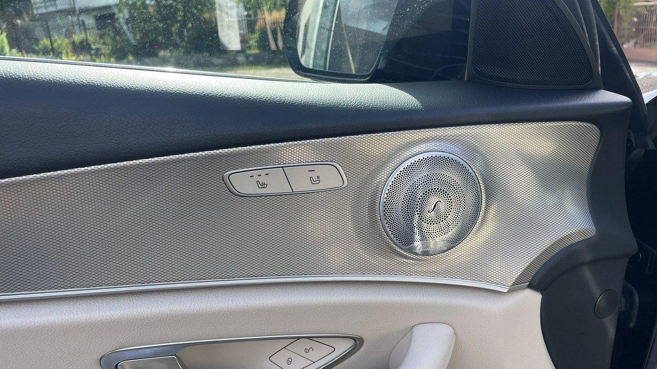Mercedes E 220 - Zdjęcie 15