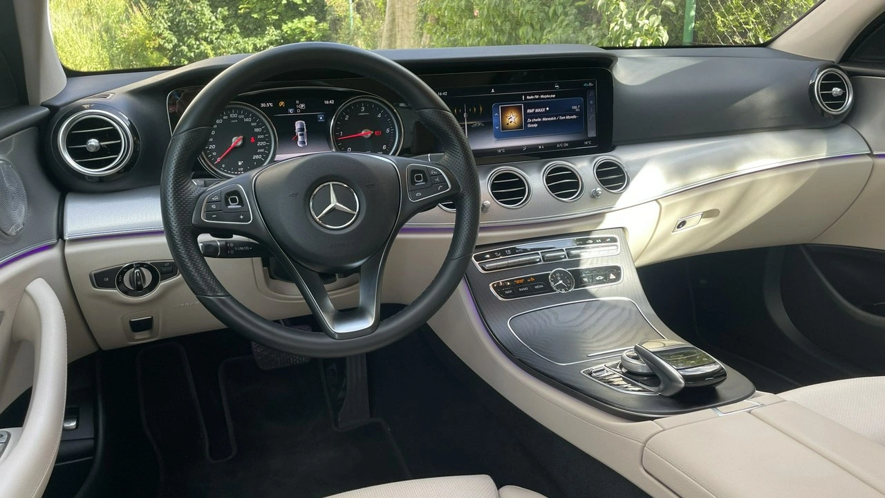 Mercedes E 220 - Zdjęcie 25