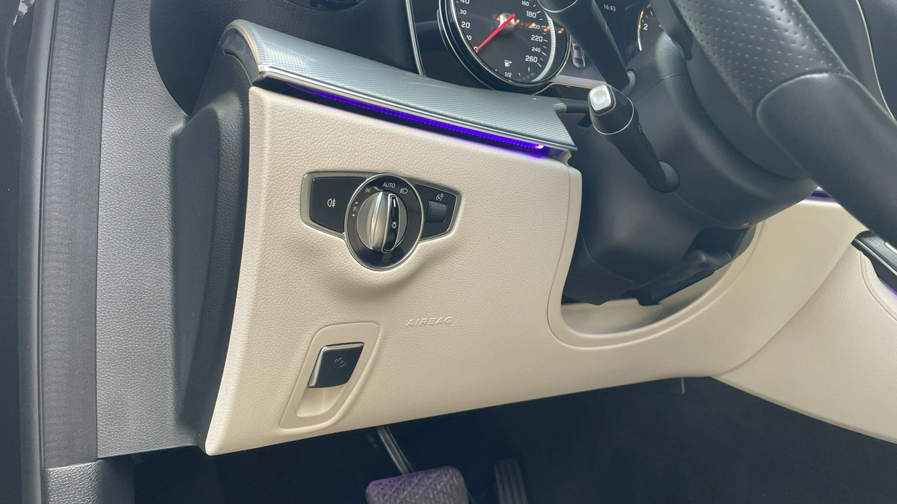 Mercedes E 220 - Zdjęcie 26