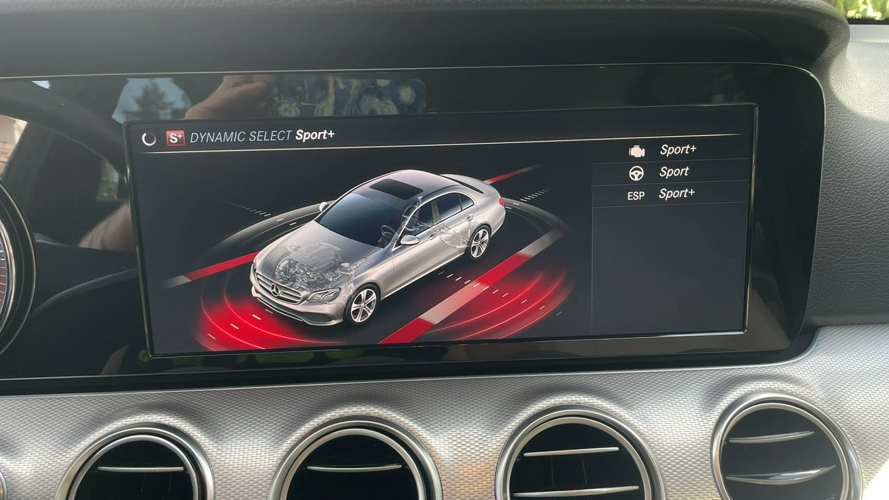 Mercedes E 220 - Zdjęcie 27