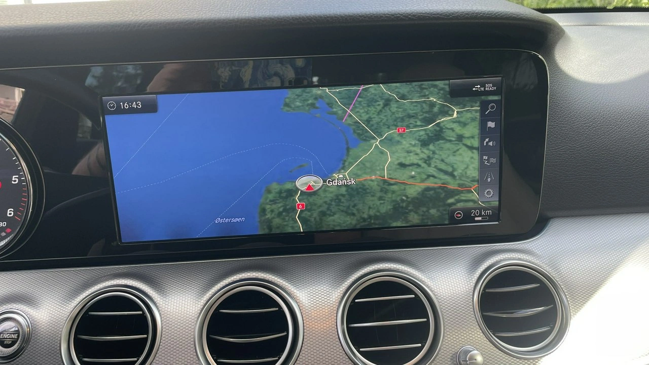 Mercedes E 220 - Zdjęcie 28