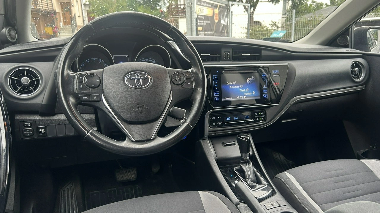 Toyota Auris - Zdjęcie 17
