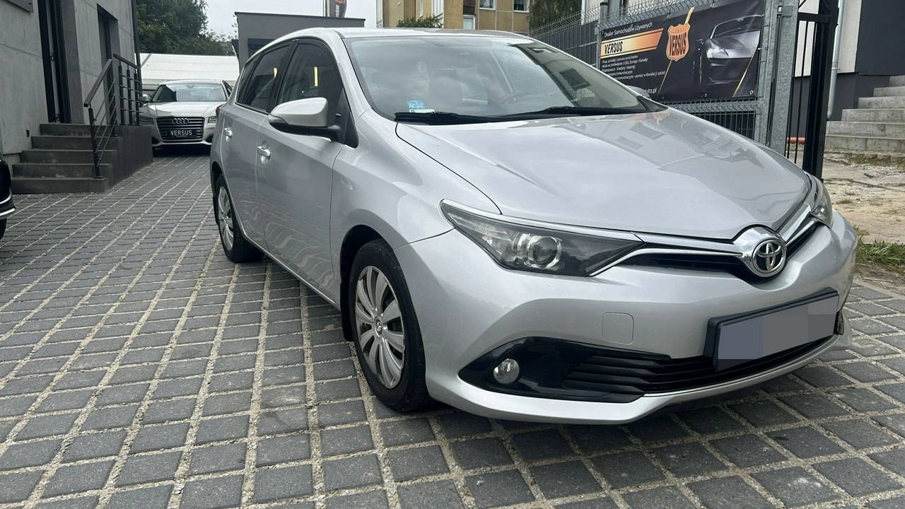 Toyota Auris - Zdjęcie 2
