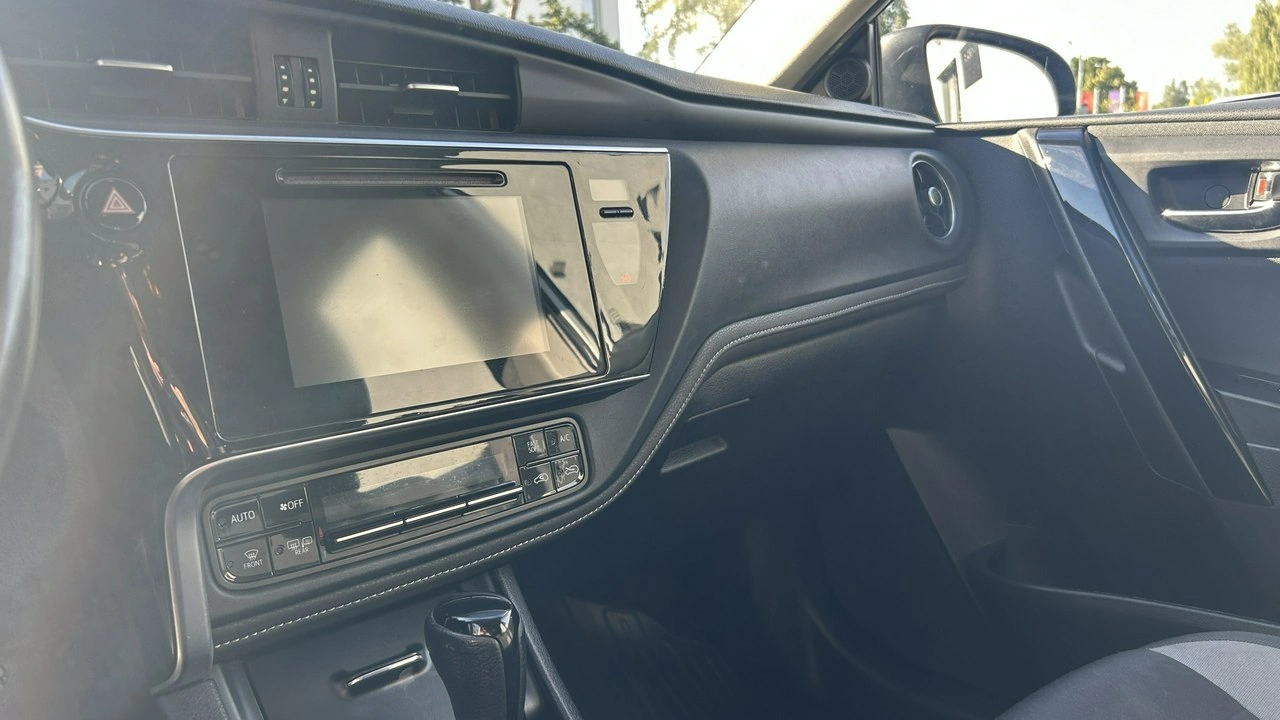 Toyota Auris - Zdjęcie 11