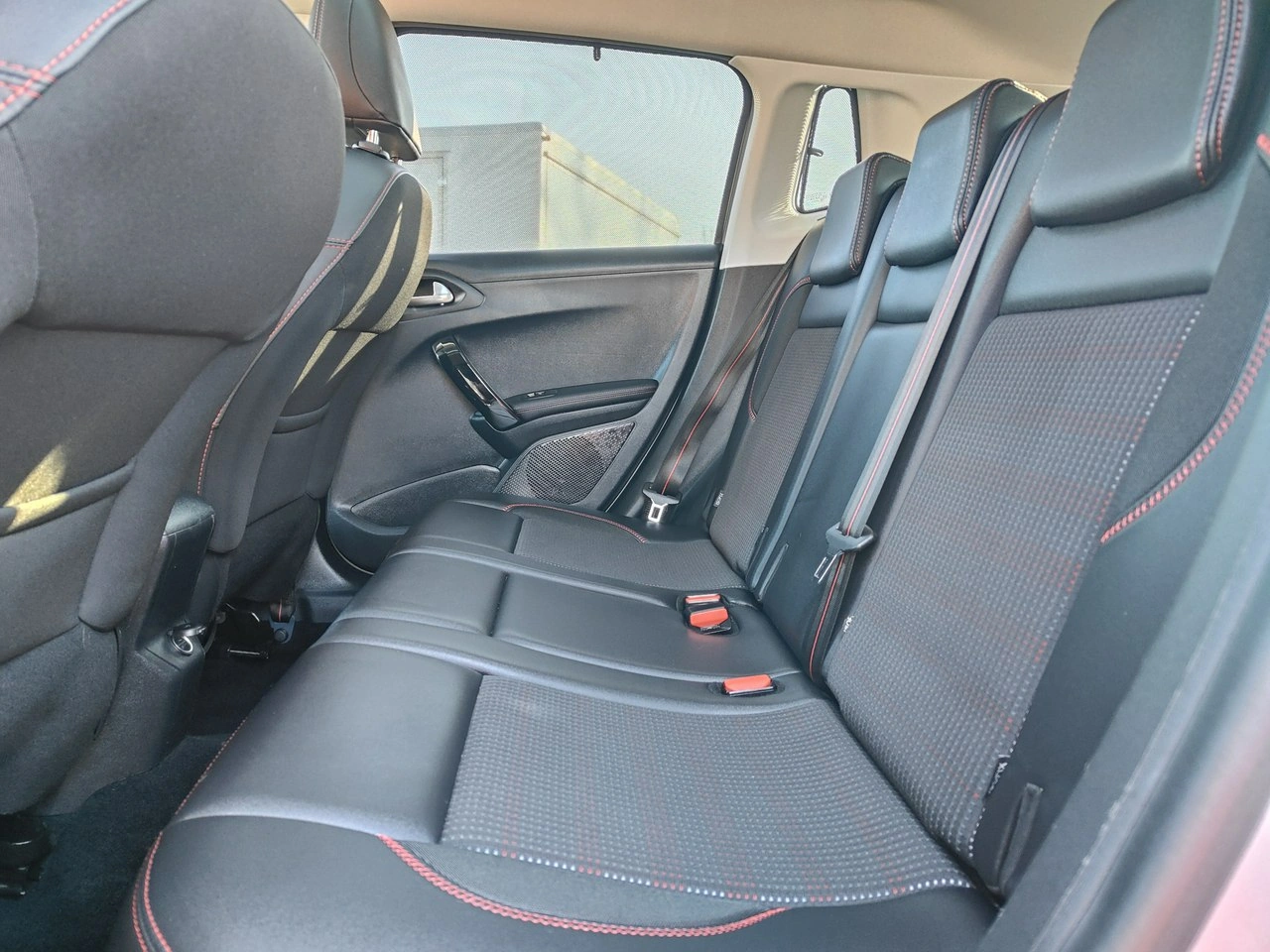 Peugeot 2008 - Zdjęcie 30