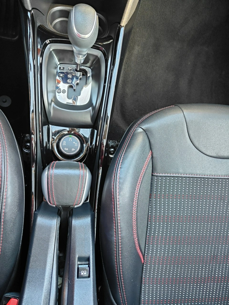 Peugeot 2008 - Zdjęcie 10