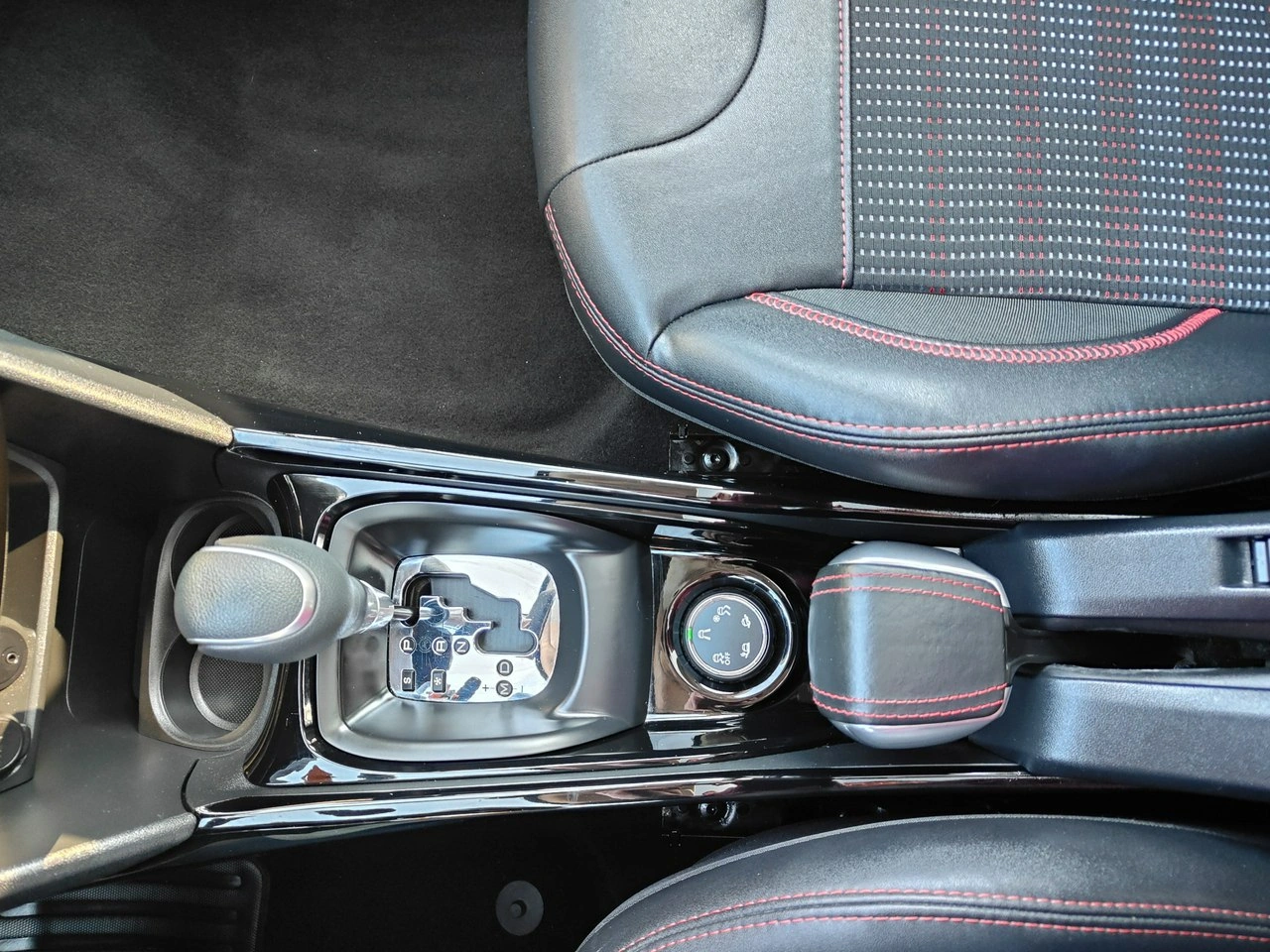 Peugeot 2008 - Zdjęcie 17