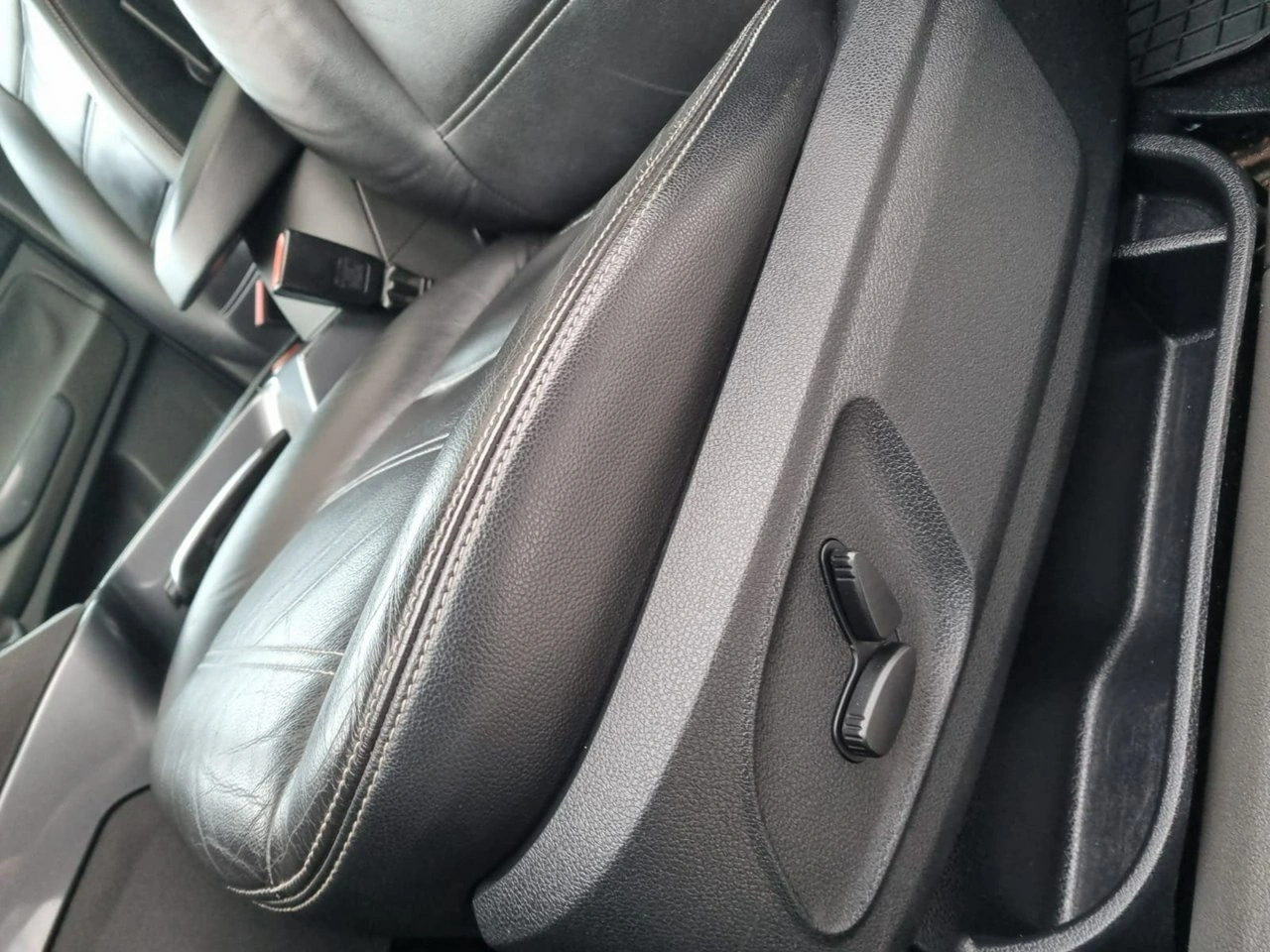 Ford Kuga - Zdjęcie 11