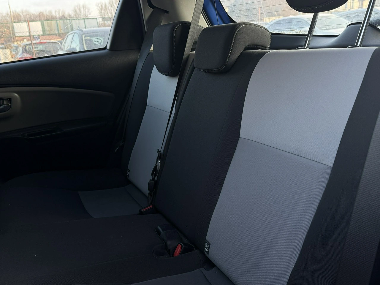 Toyota Yaris - Zdjęcie 10