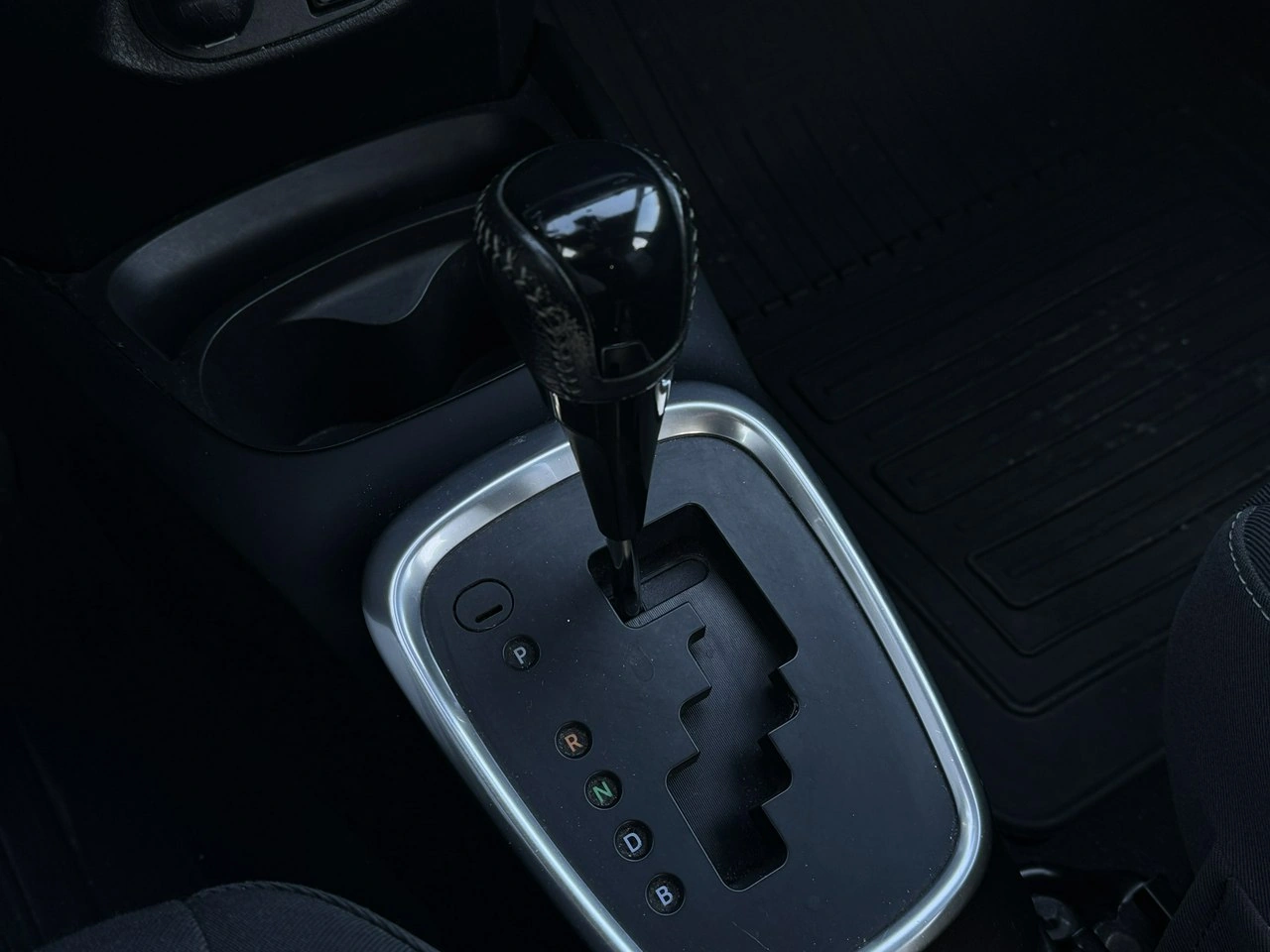 Toyota Yaris - Zdjęcie 14