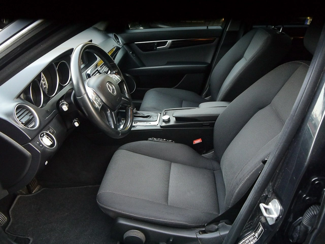 Mercedes C 220 - Zdjęcie 32