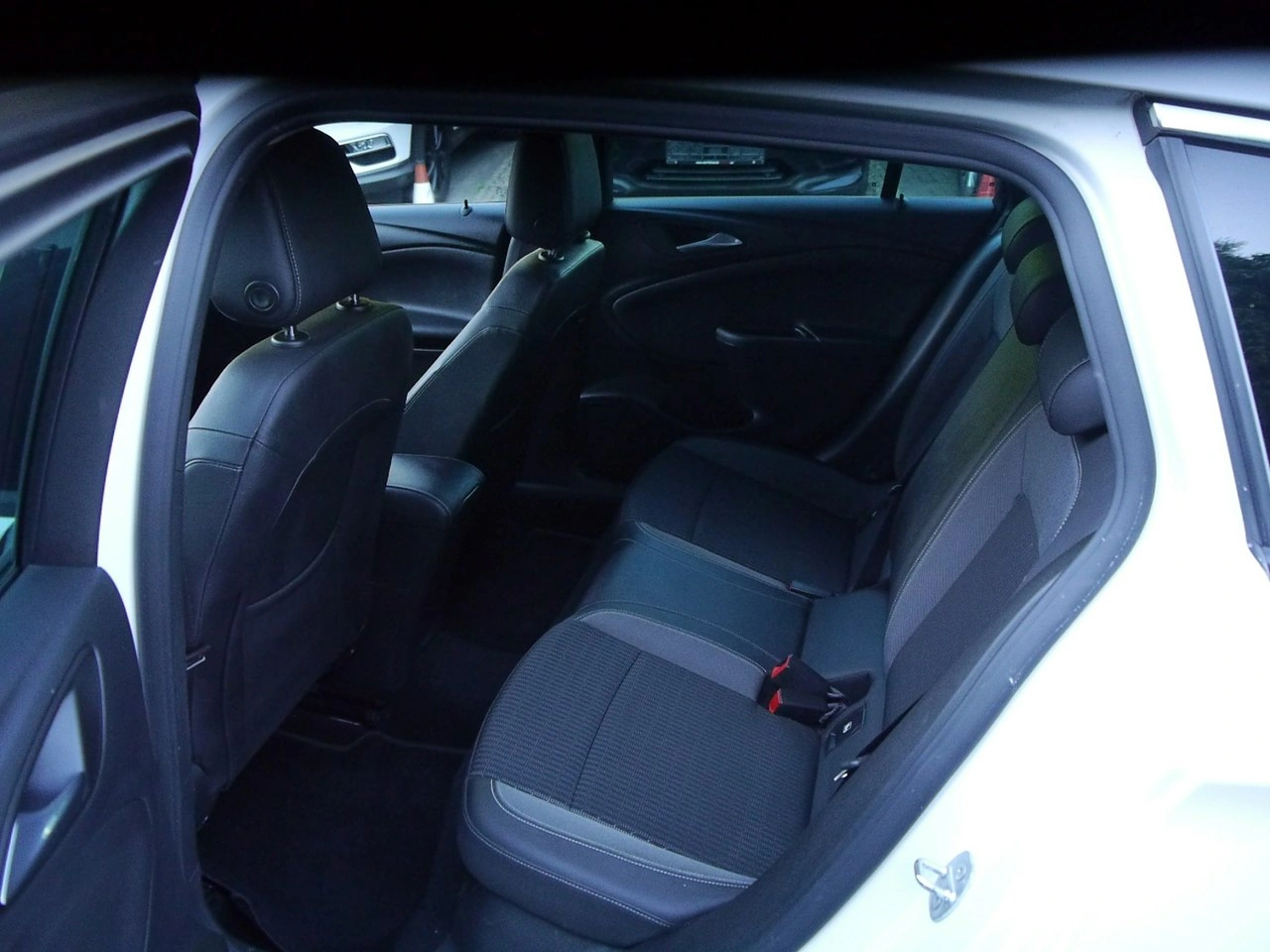 Opel Astra - Zdjęcie 27