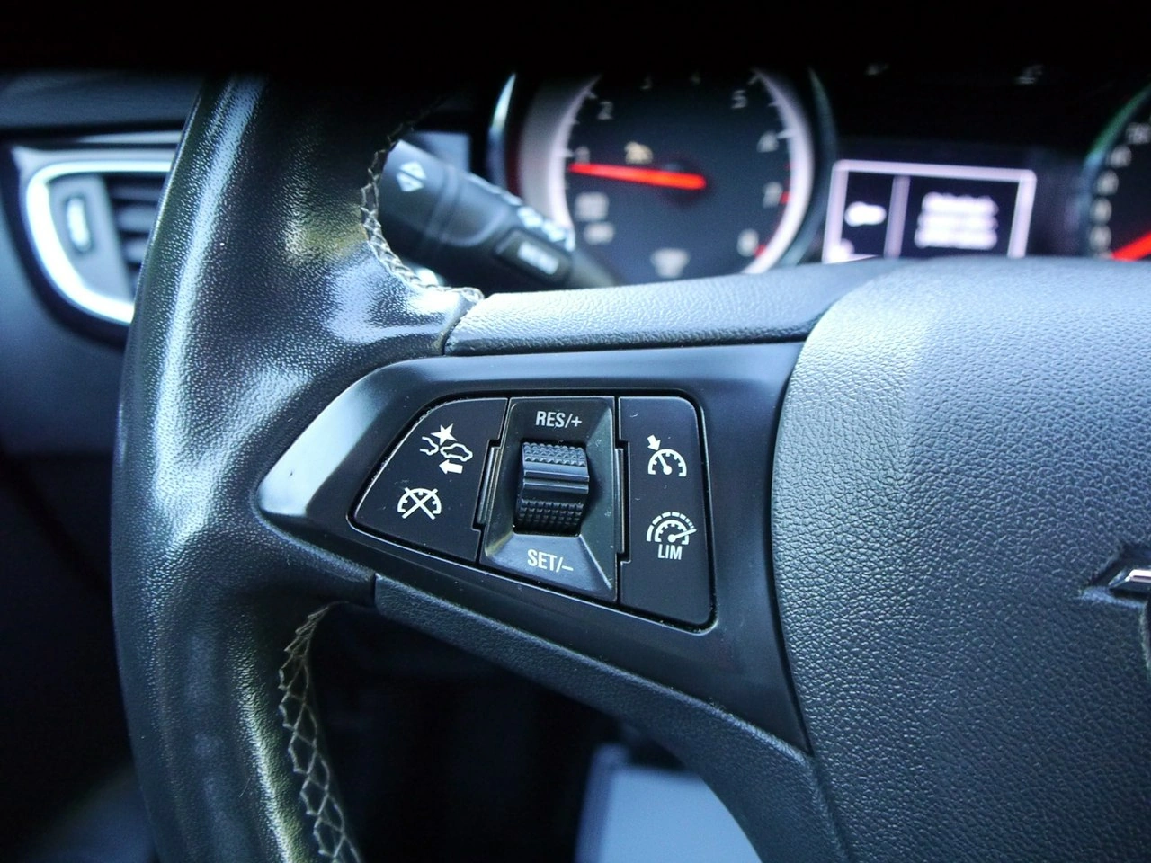 Opel Astra - Zdjęcie 29