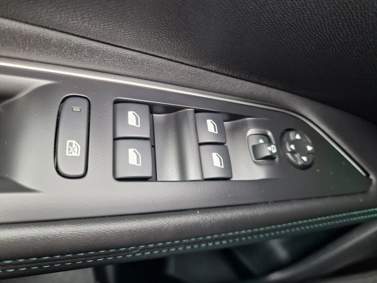 Peugeot 3008 - Zdjęcie 27