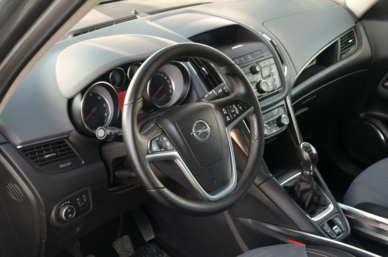 Opel Zafira - Zdjęcie 11