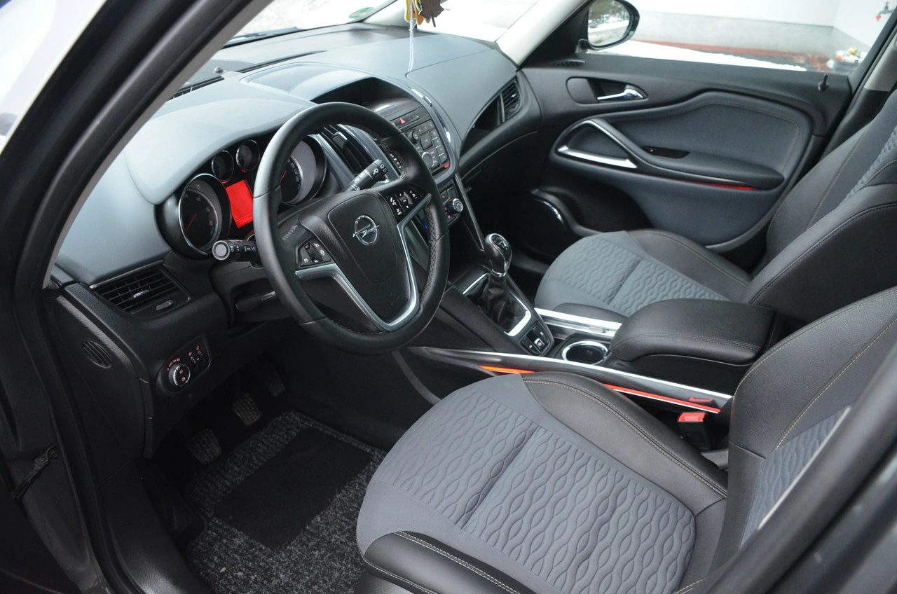 Opel Zafira - Zdjęcie 12