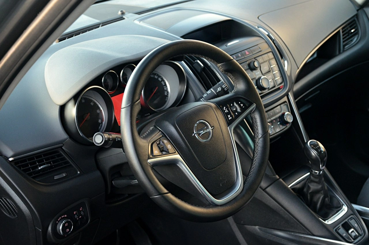Opel Zafira - Zdjęcie 15