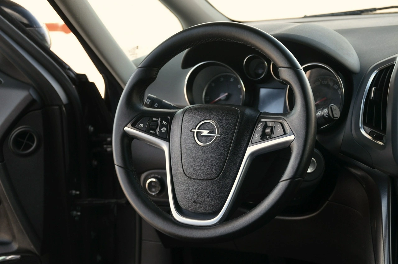Opel Zafira - Zdjęcie 16