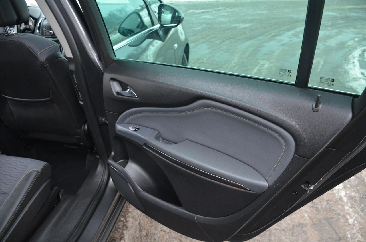 Opel Zafira - Zdjęcie 16