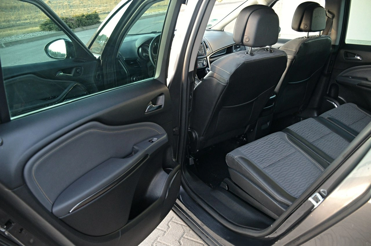 Opel Zafira - Zdjęcie 16