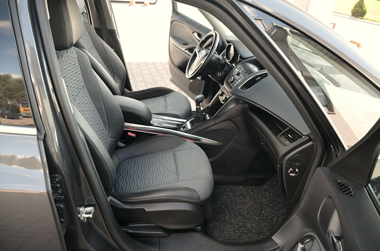 Opel Zafira - Zdjęcie 17