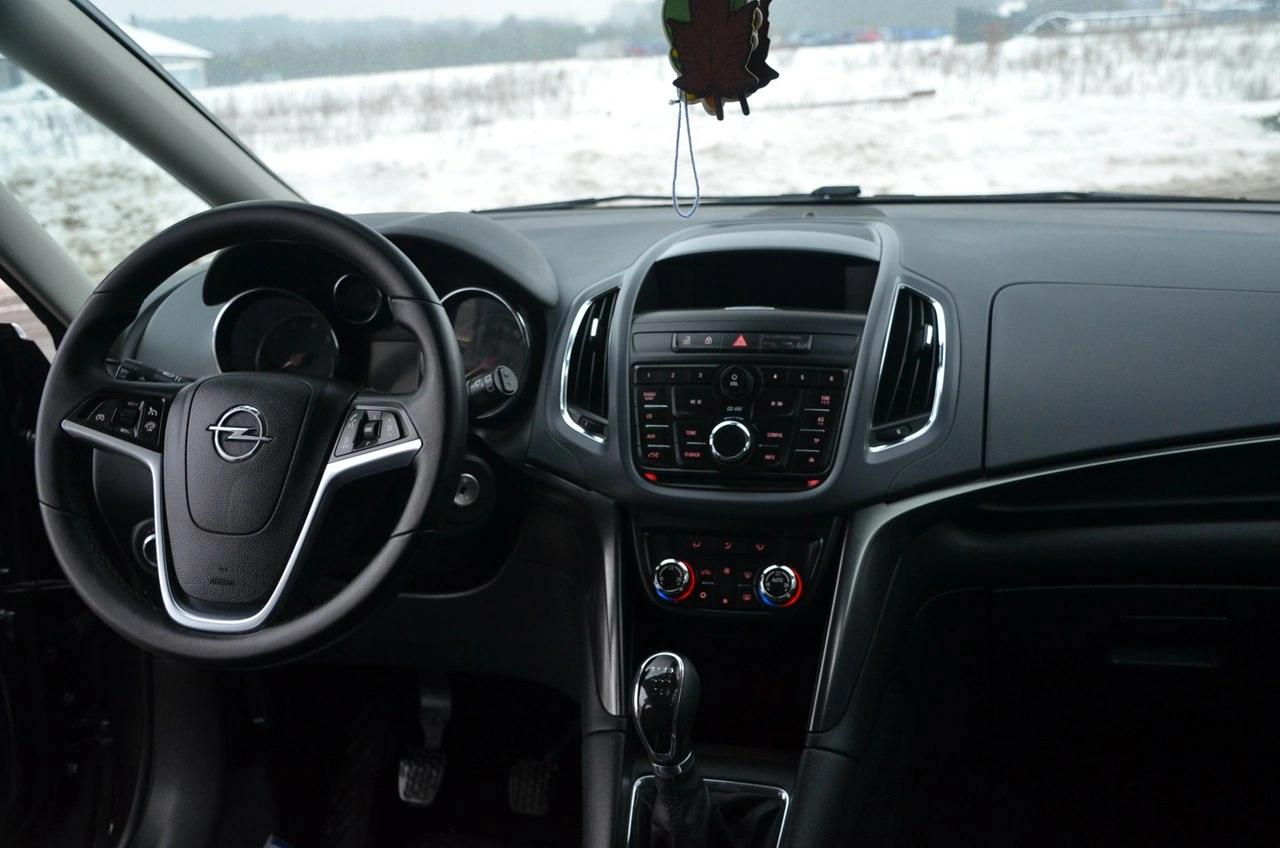 Opel Zafira - Zdjęcie 18