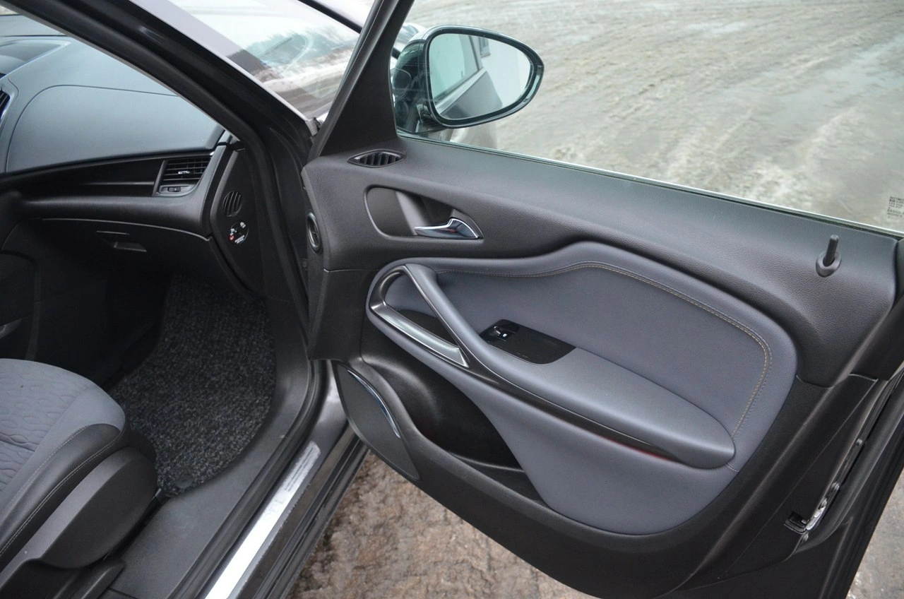 Opel Zafira - Zdjęcie 20