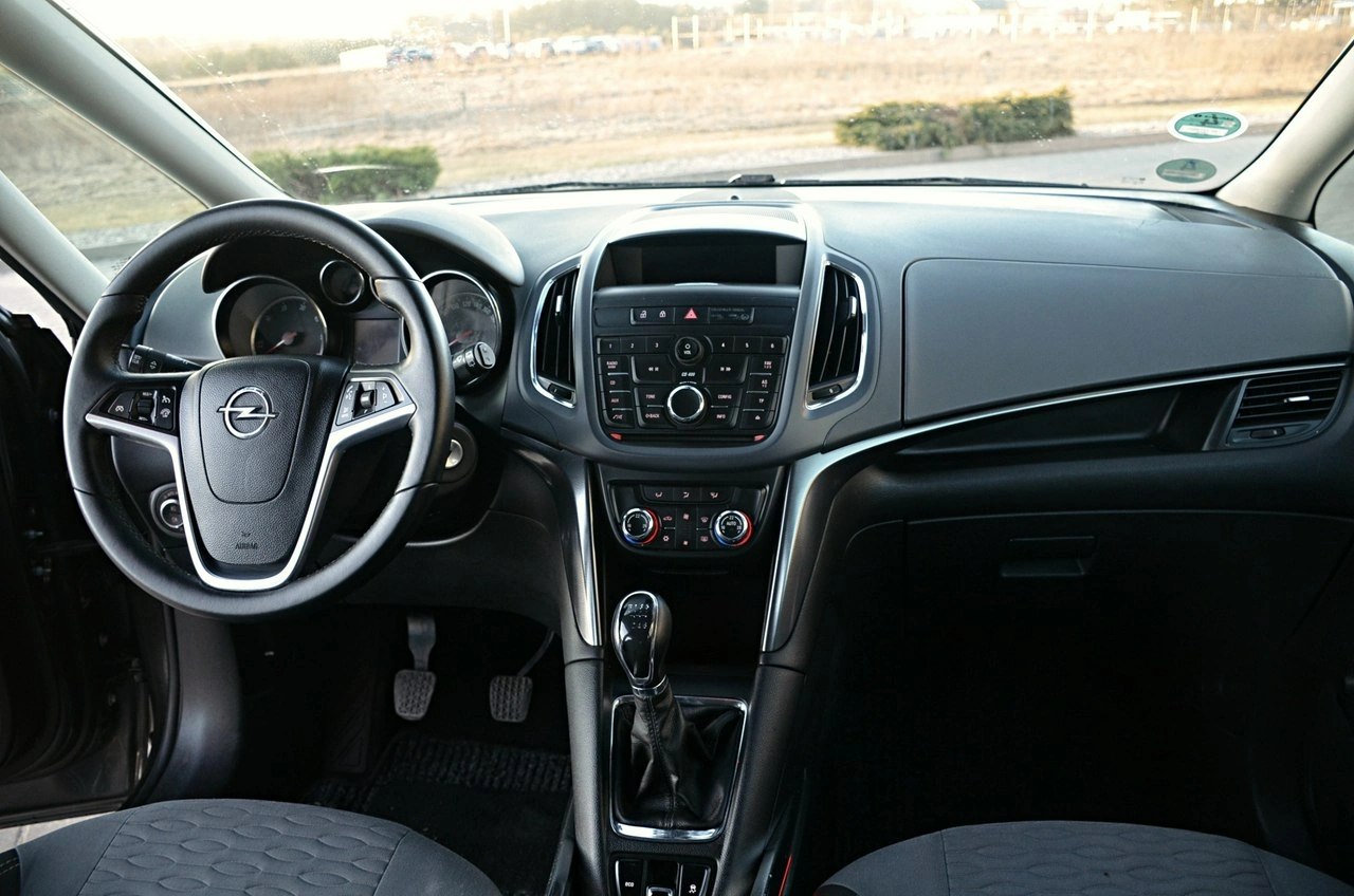 Opel Zafira - Zdjęcie 21
