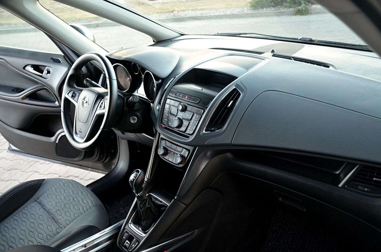 Opel Zafira - Zdjęcie 23